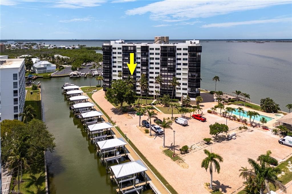 4265 Bay Beach LN # 425, FORT MYERS BEACH FL 33931-35