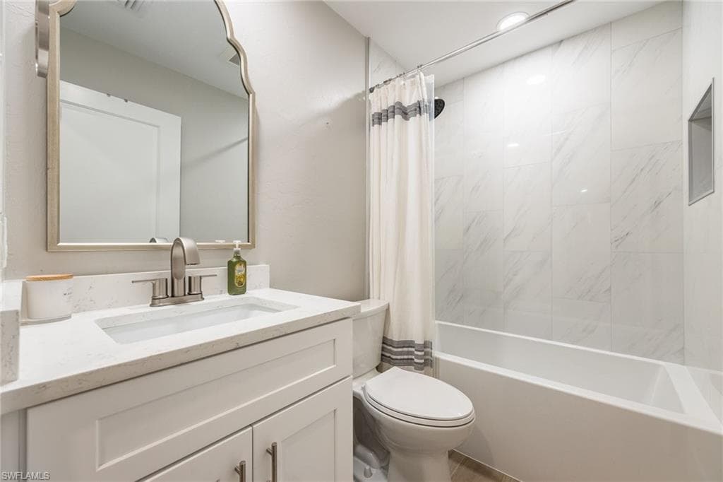 6221 Astoria AVE, FORT MYERS FL 33905-22