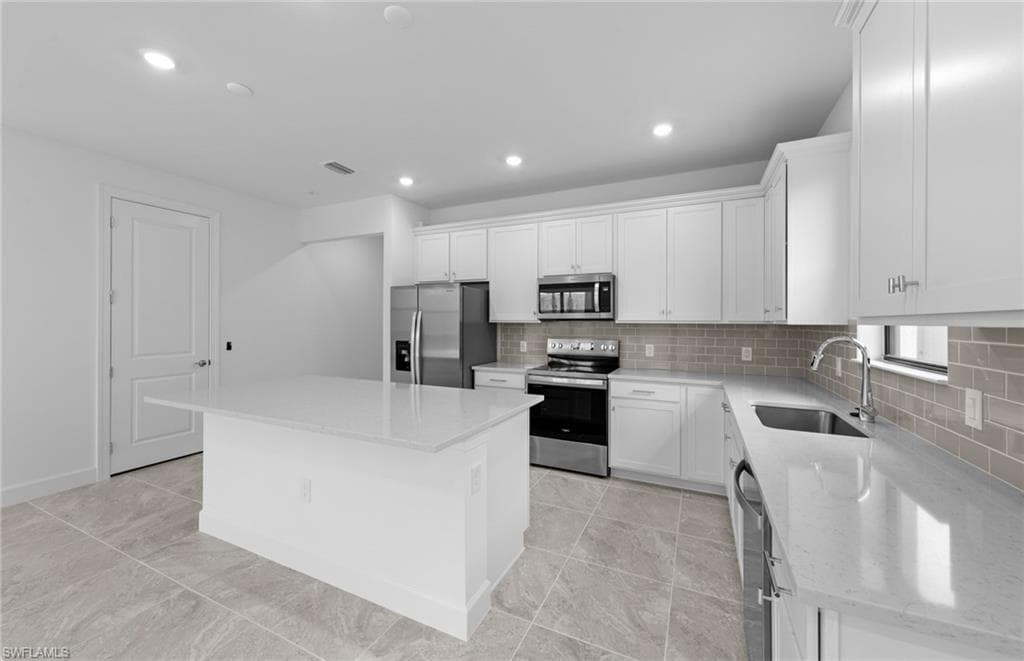 3861 Passion Vine DR, ALVA FL 33920-3