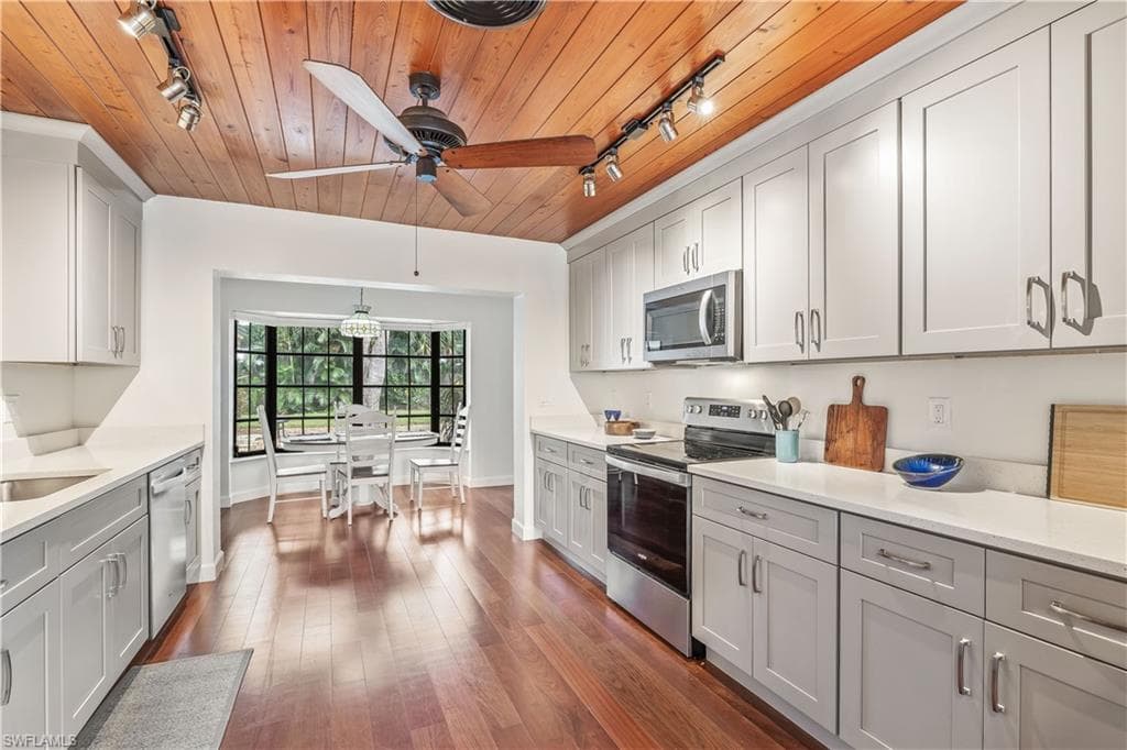 3209 W Riverside DR, FORT MYERS FL 33901-5