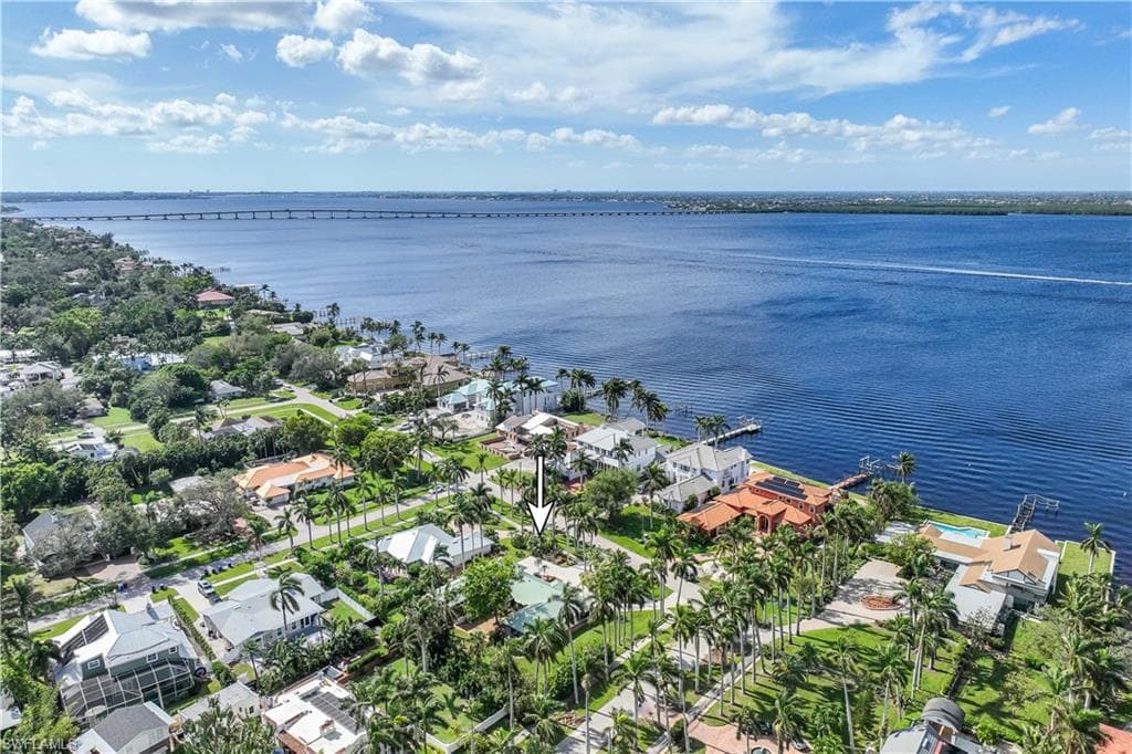 3209 W Riverside DR, FORT MYERS FL 33901-2