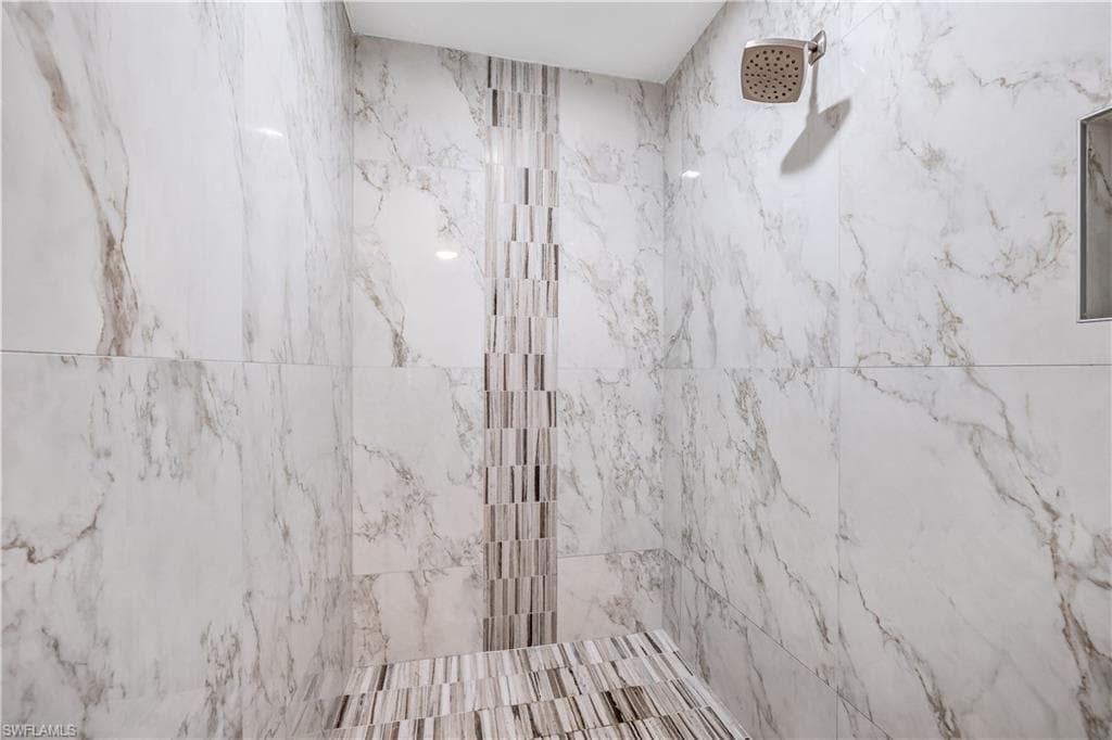 3209 W Riverside DR, FORT MYERS FL 33901-18