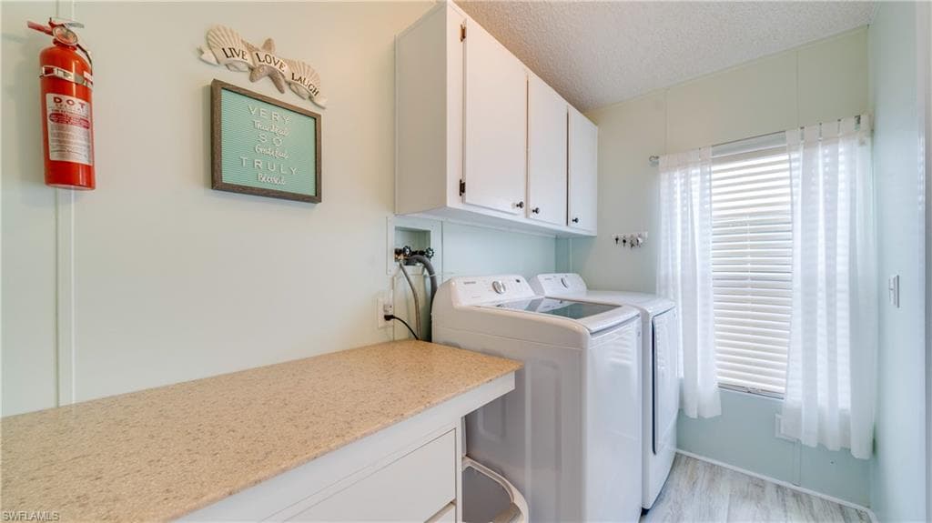 566 Horizon DR, NORTH FORT MYERS FL 33903-22