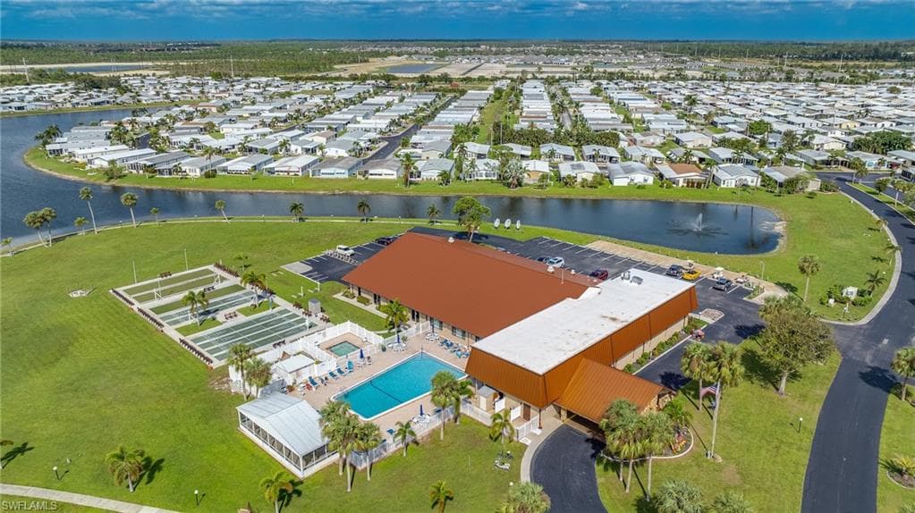 566 Horizon DR, NORTH FORT MYERS FL 33903-42