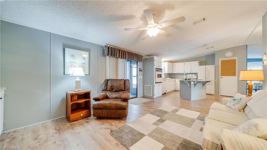 566 Horizon DR, NORTH FORT MYERS FL 33903-6