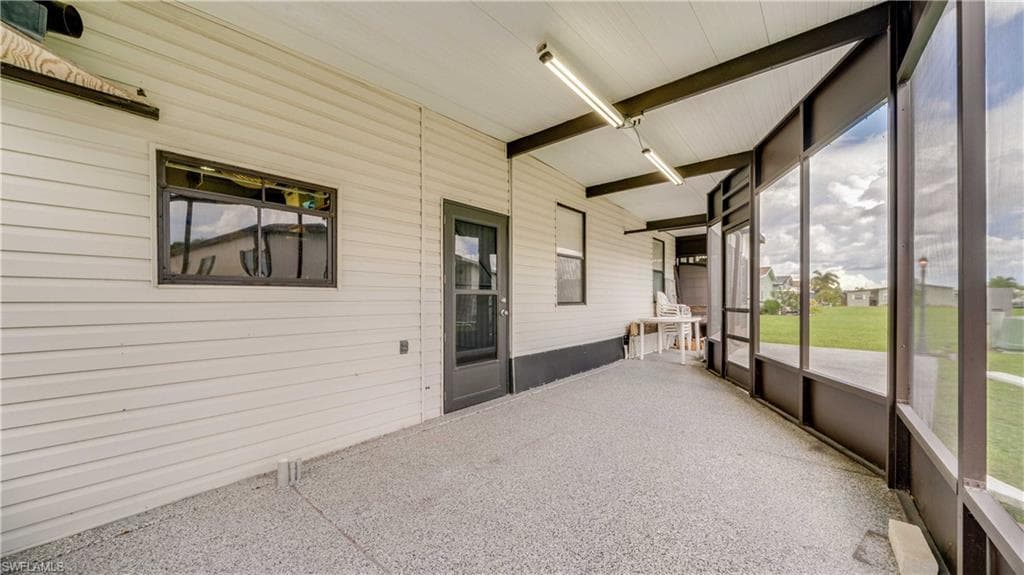 566 Horizon DR, NORTH FORT MYERS FL 33903-27