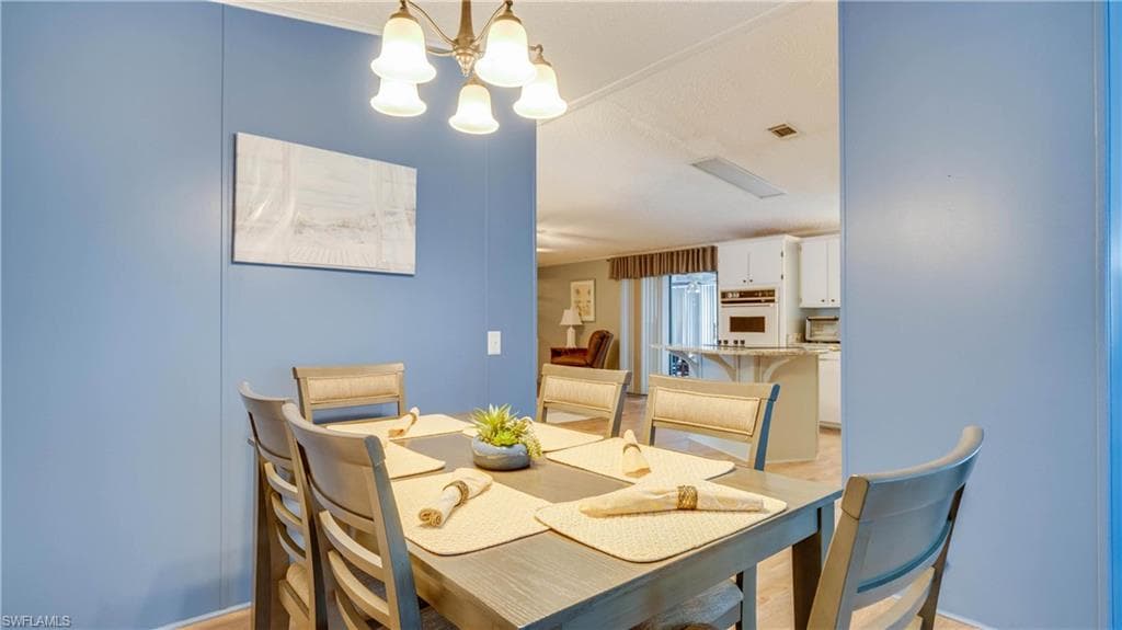 566 Horizon DR, NORTH FORT MYERS FL 33903-4