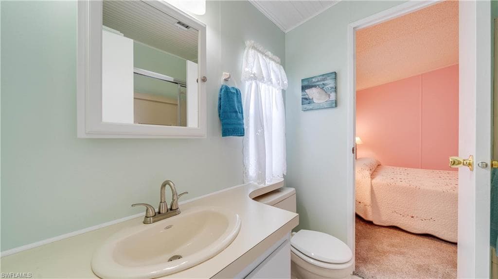 566 Horizon DR, NORTH FORT MYERS FL 33903-19