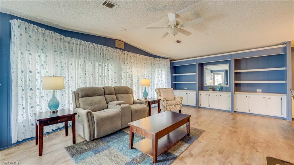 566 Horizon DR, NORTH FORT MYERS FL 33903-9