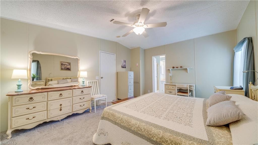 566 Horizon DR, NORTH FORT MYERS FL 33903-14