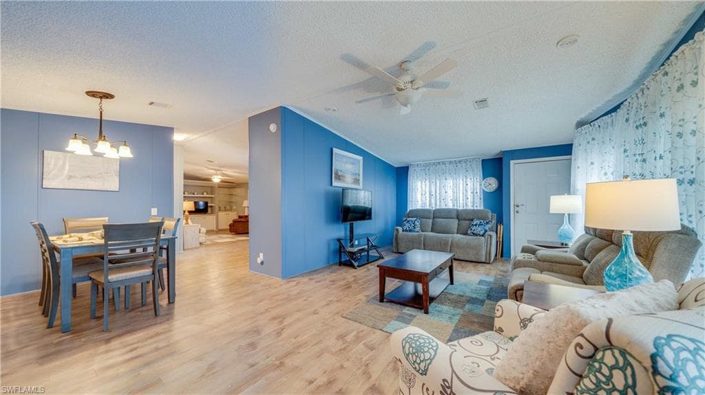 566 Horizon DR, NORTH FORT MYERS FL 33903-10