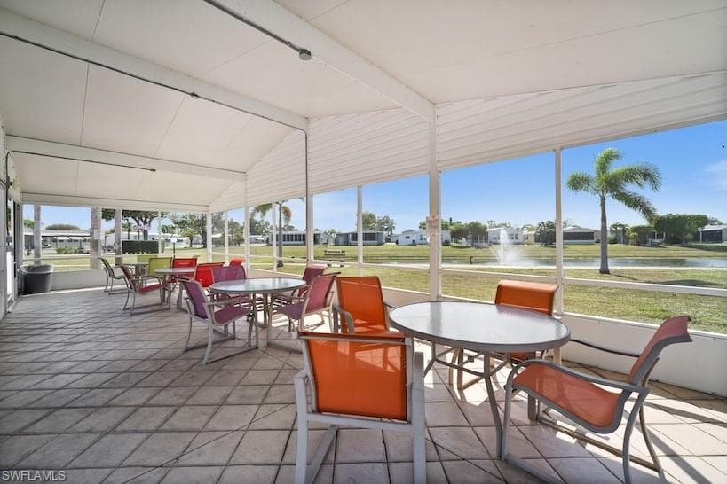 566 Horizon DR, NORTH FORT MYERS FL 33903-38