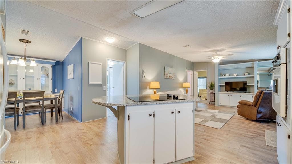 566 Horizon DR, NORTH FORT MYERS FL 33903-3