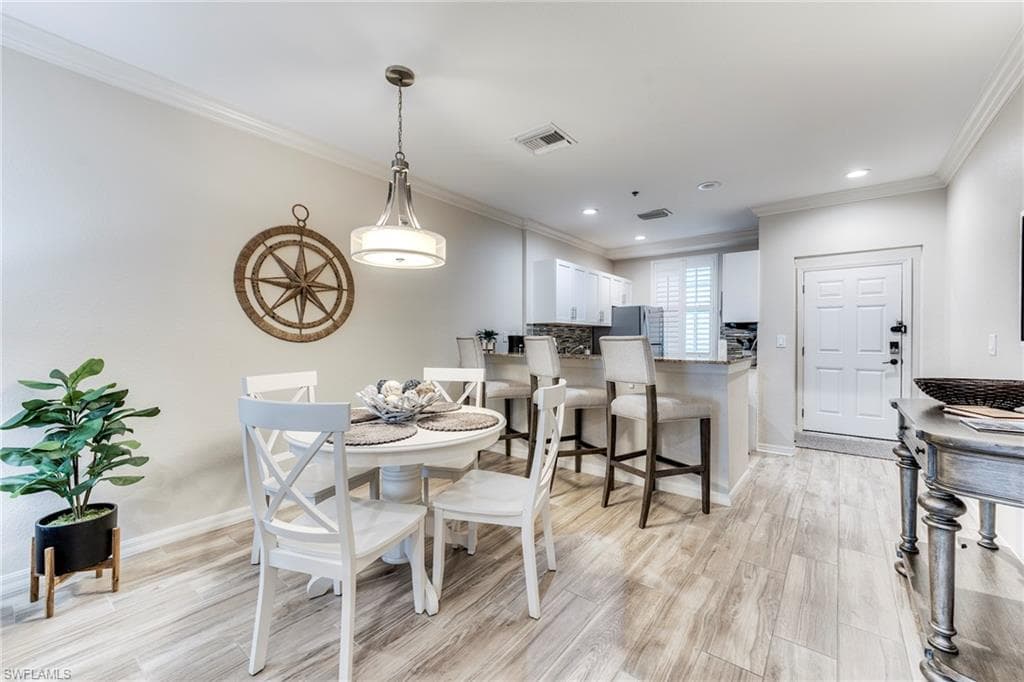 160 Palm ST # 210, MARCO ISLAND FL 34145-5