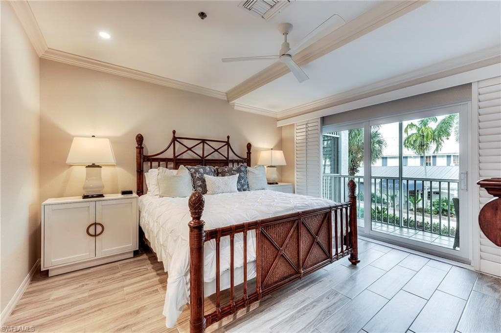 160 Palm ST # 210, MARCO ISLAND FL 34145-21