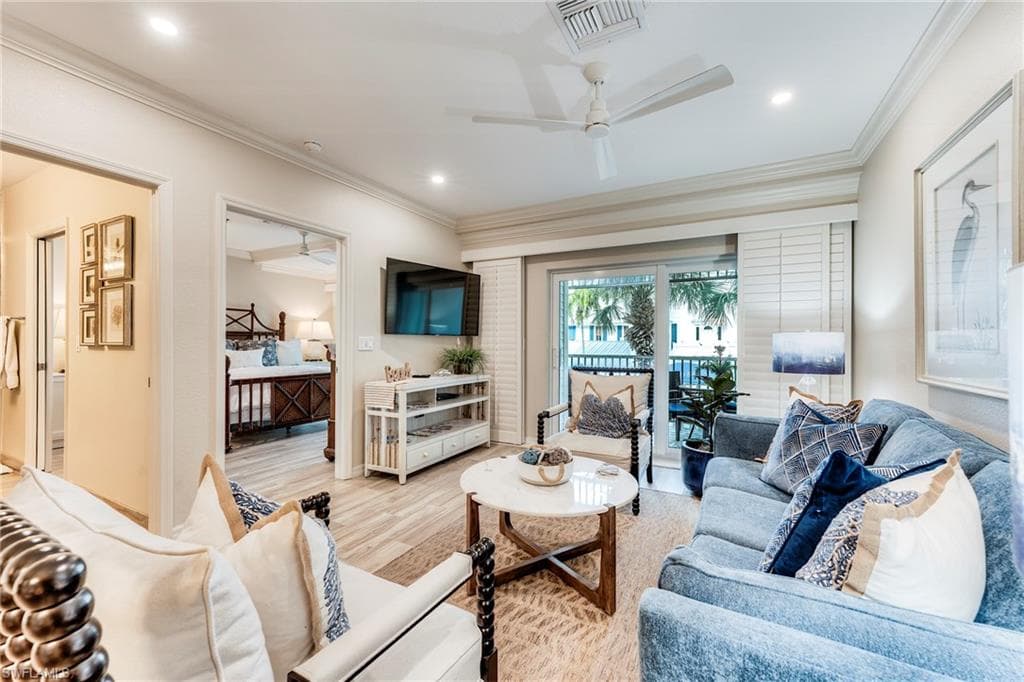 160 Palm ST # 210, MARCO ISLAND FL 34145-2