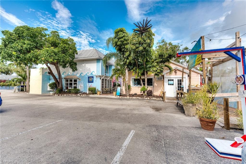 160 Palm ST # 210, MARCO ISLAND FL 34145-27