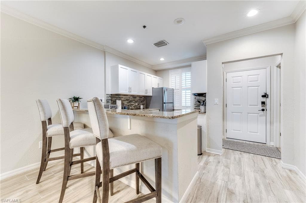 160 Palm ST # 210, MARCO ISLAND FL 34145-8