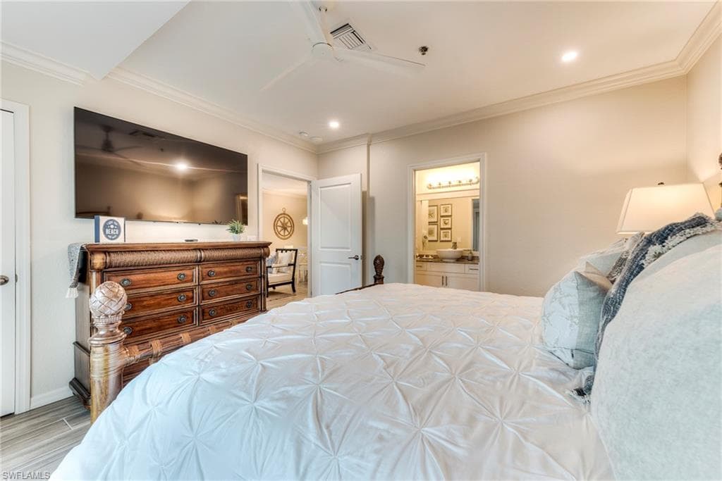 160 Palm ST # 210, MARCO ISLAND FL 34145-23