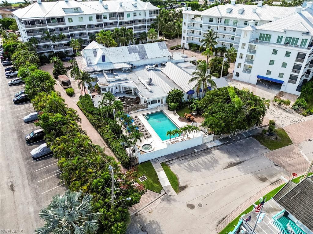 160 Palm ST # 210, MARCO ISLAND FL 34145-32