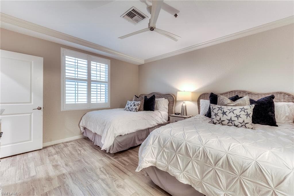 160 Palm ST # 210, MARCO ISLAND FL 34145-17