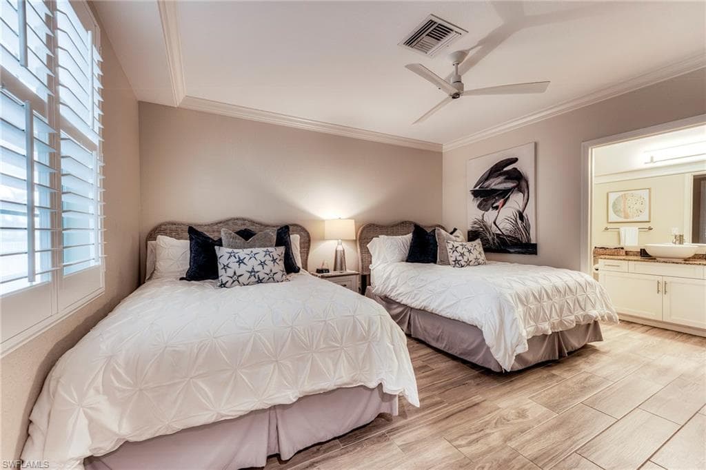 160 Palm ST # 210, MARCO ISLAND FL 34145-18