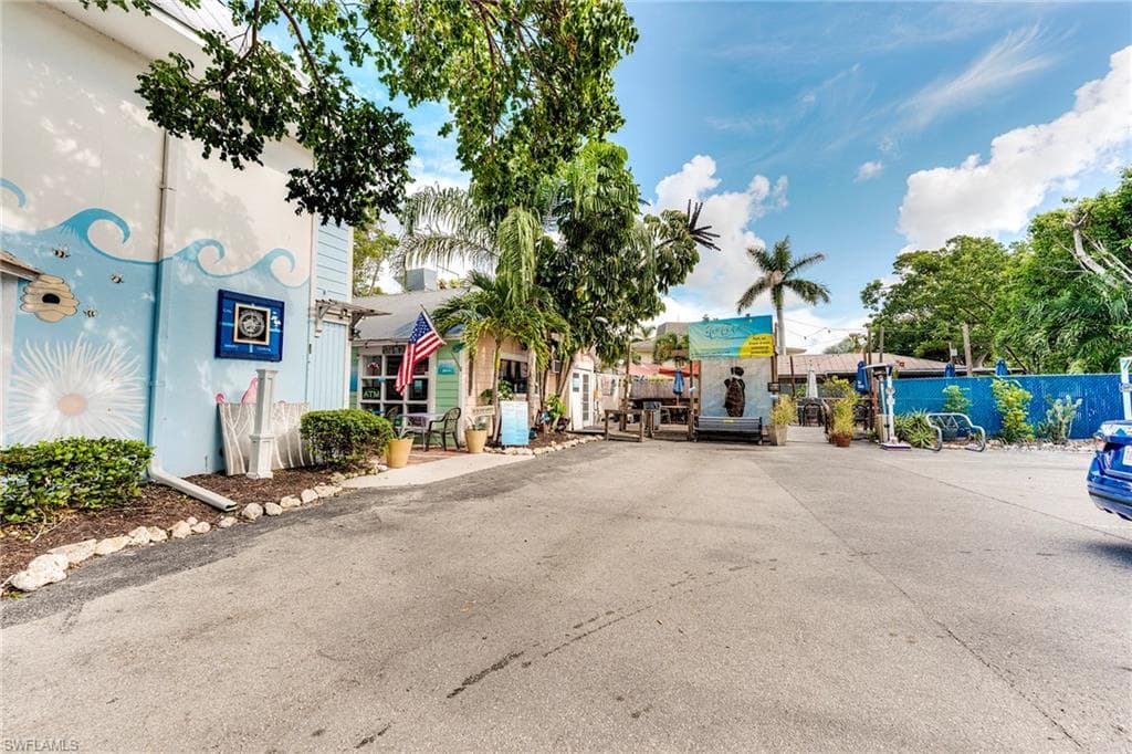 160 Palm ST # 210, MARCO ISLAND FL 34145-28