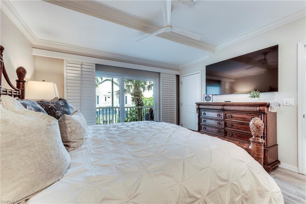 160 Palm ST # 210, MARCO ISLAND FL 34145-24