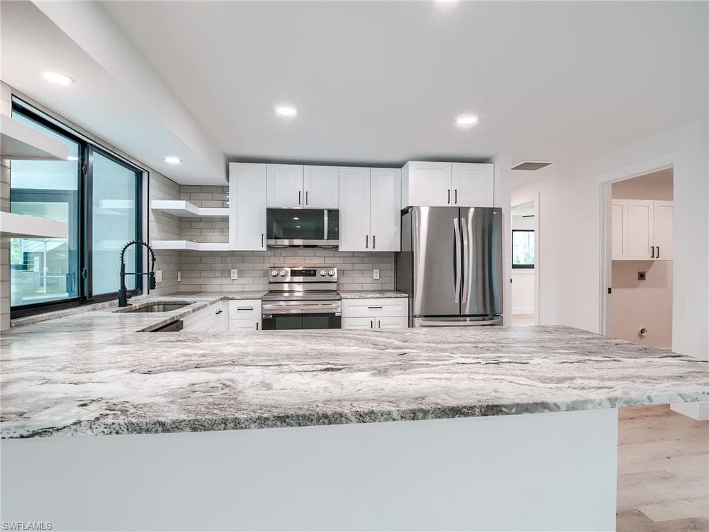 658 Donax ST, SANIBEL FL 33957-13