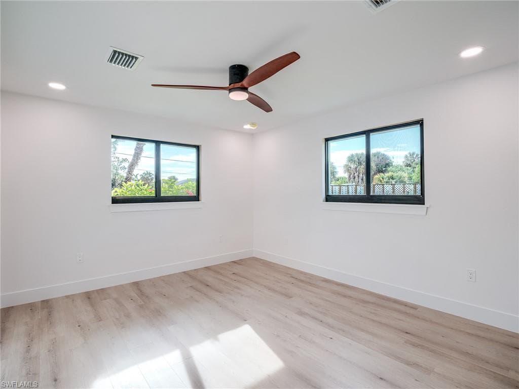 658 Donax ST, SANIBEL FL 33957-18