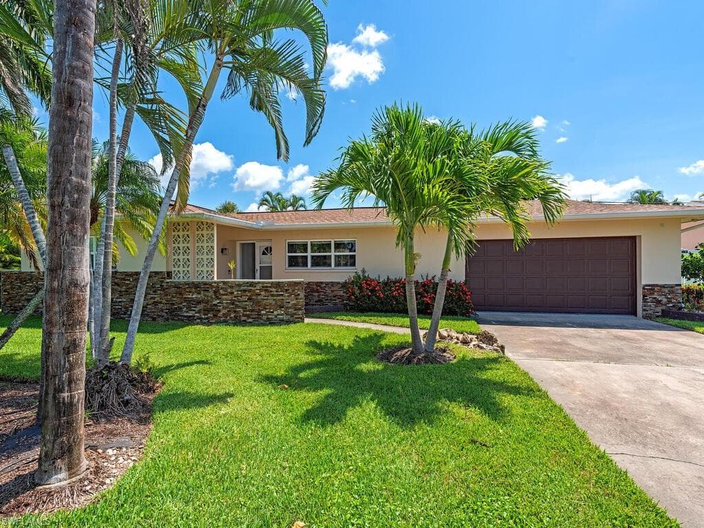 152 Coral Vine DR, NAPLES FL 34110-2