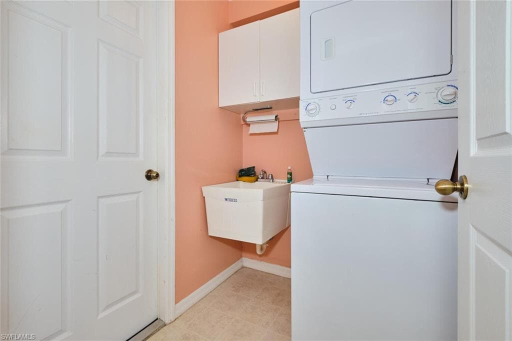 820 Unger AVE, FORT MYERS FL 33913-21