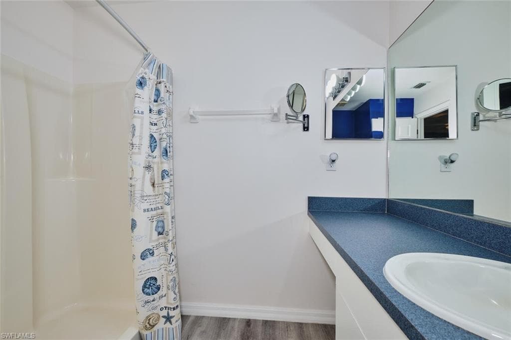 820 Unger AVE, FORT MYERS FL 33913-27