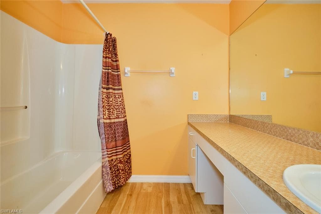 820 Unger AVE, FORT MYERS FL 33913-14