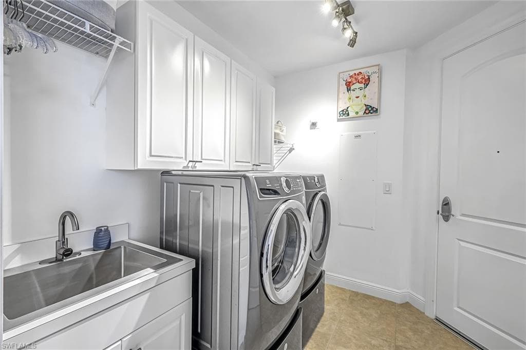 2090 W First ST # E2105, FORT MYERS FL 33901-26