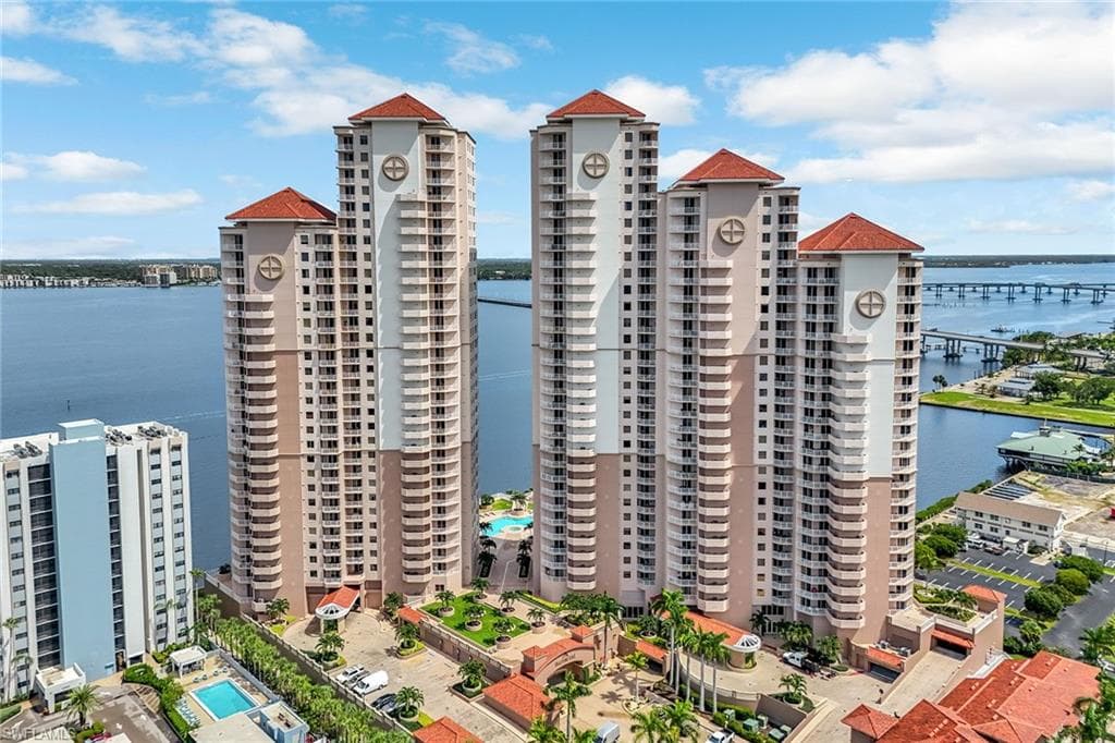 2090 W First ST # E2105, FORT MYERS FL 33901-1