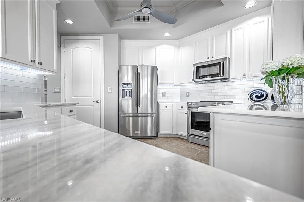 2090 W First ST # E2105, FORT MYERS FL 33901-15