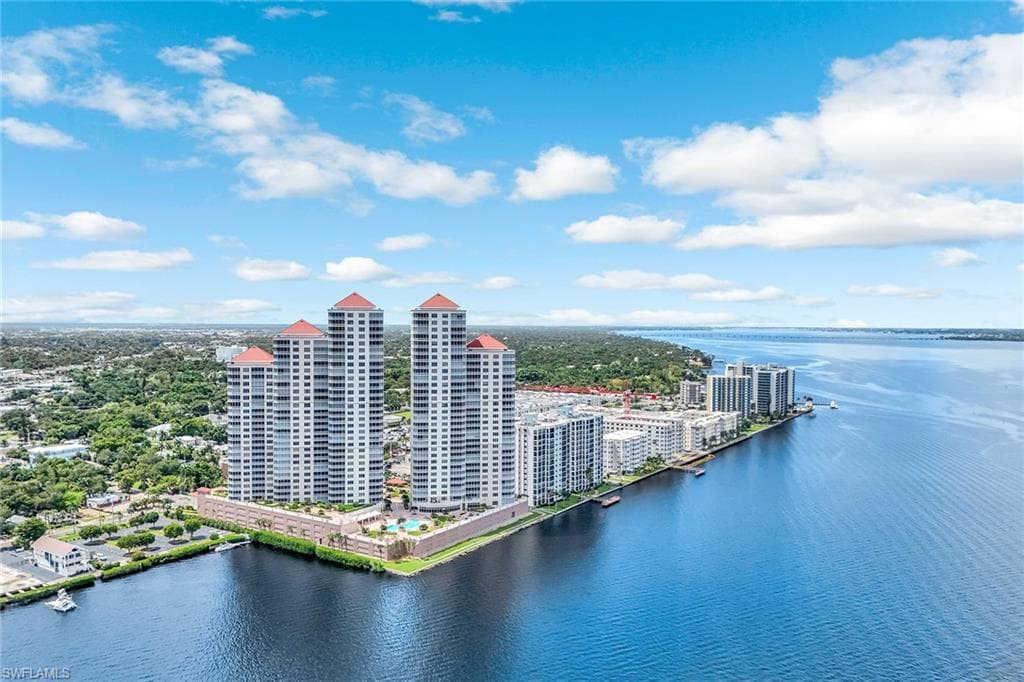 2090 W First ST # E2105, FORT MYERS FL 33901-2