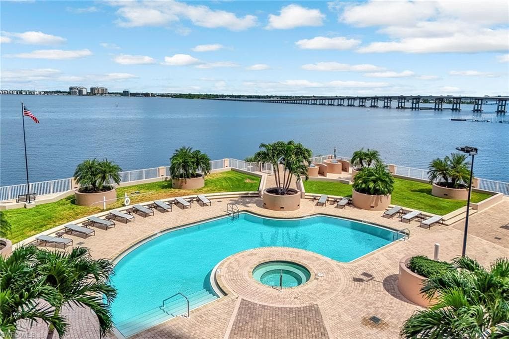 2090 W First ST # E2105, FORT MYERS FL 33901-31