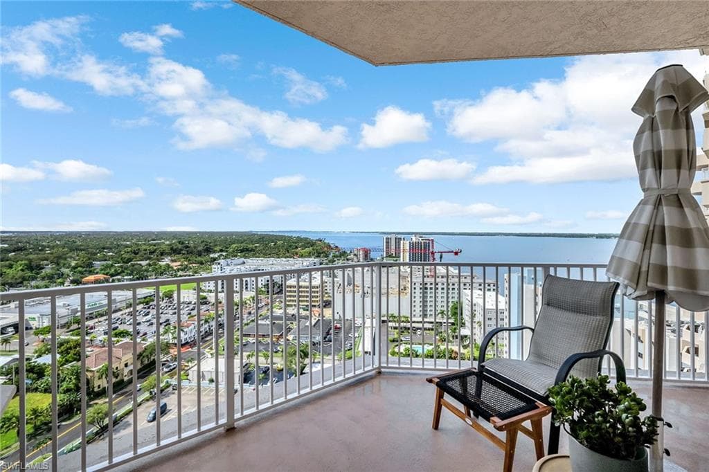 2090 W First ST # E2105, FORT MYERS FL 33901-30