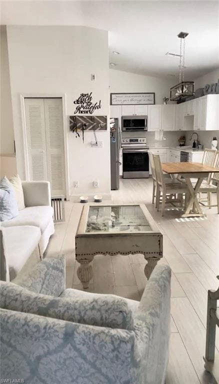 7114 Wild Forest CT # 201, NAPLES FL 34109-1