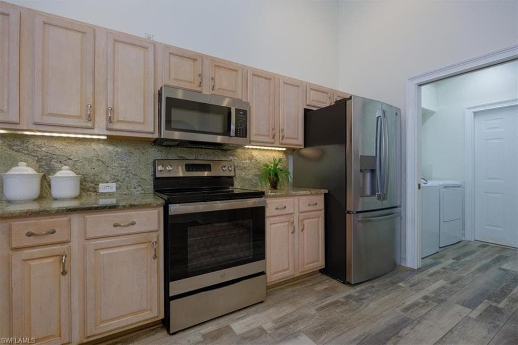 737 Mainsail PL, NAPLES FL 34110-9