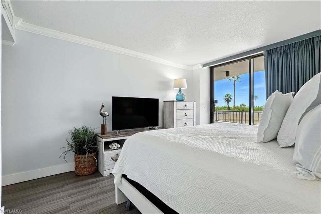 440 Seaview CT # 201, MARCO ISLAND FL 34145-16