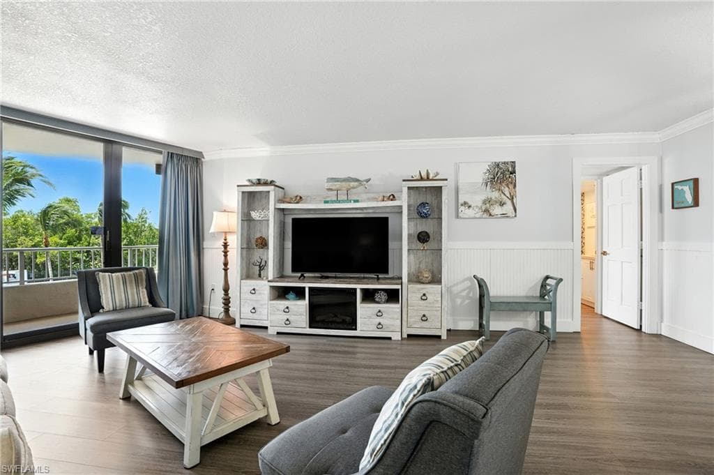 440 Seaview CT # 201, MARCO ISLAND FL 34145-2