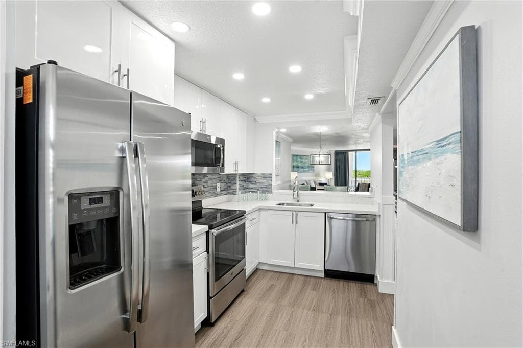 440 Seaview CT # 201, MARCO ISLAND FL 34145-4