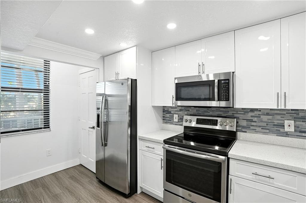 440 Seaview CT # 201, MARCO ISLAND FL 34145-8