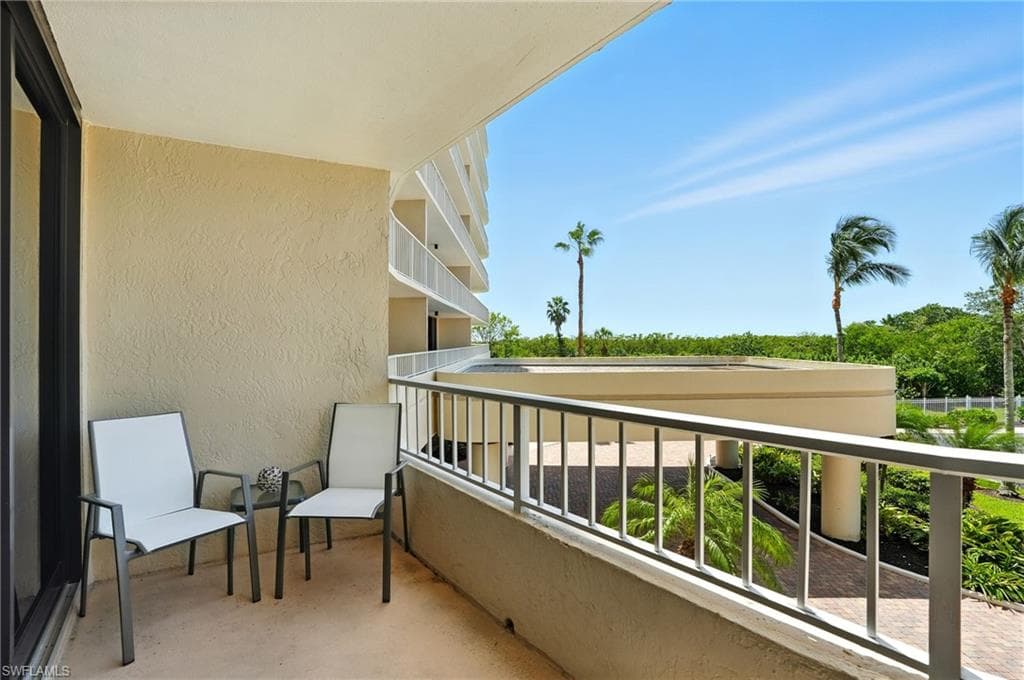 440 Seaview CT # 201, MARCO ISLAND FL 34145-23