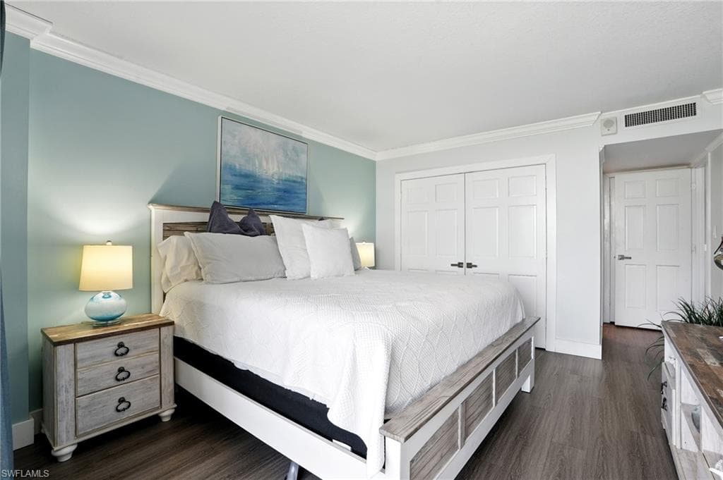 440 Seaview CT # 201, MARCO ISLAND FL 34145-17