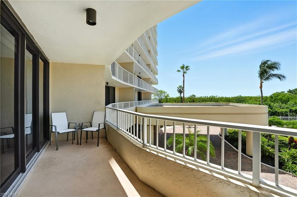 440 Seaview CT # 201, MARCO ISLAND FL 34145-24