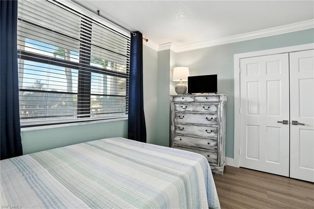 440 Seaview CT # 201, MARCO ISLAND FL 34145-20